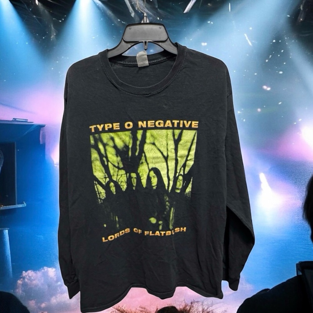 Gildan Typo o negative Ultra Cotton Black graphic Tee size m Lords of  Flatbush